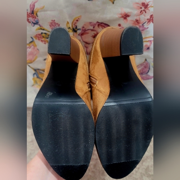 Italina Camel Zip Embellished Boot, Size 6.5 - Picture 10 of 12